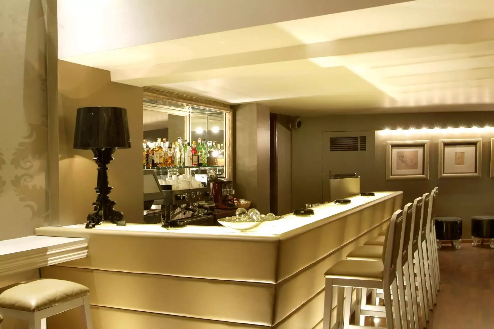 Lounge Bar Baroque at Cleopatra Hotel 